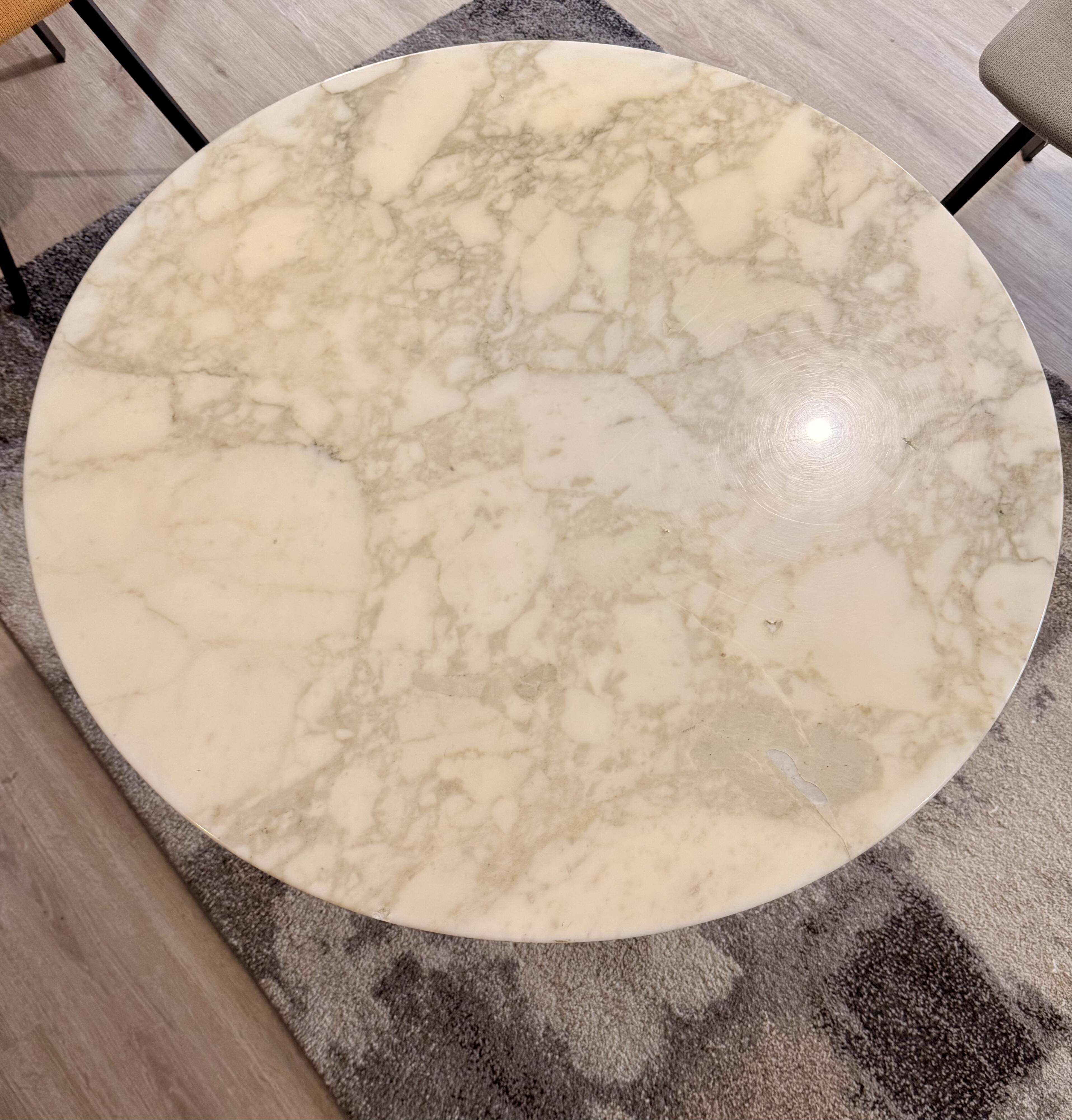 Table Knoll Saarinen Tulip marbre Ø 90 cm