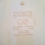 Two poufs dime