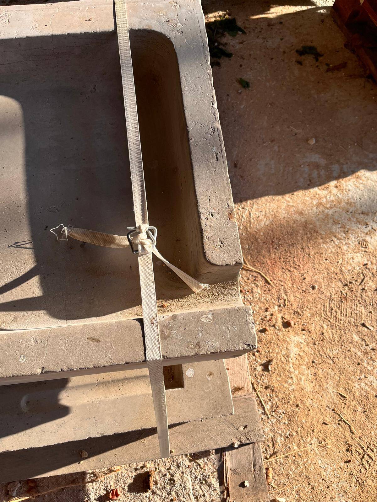 Stone sink in 3 parts