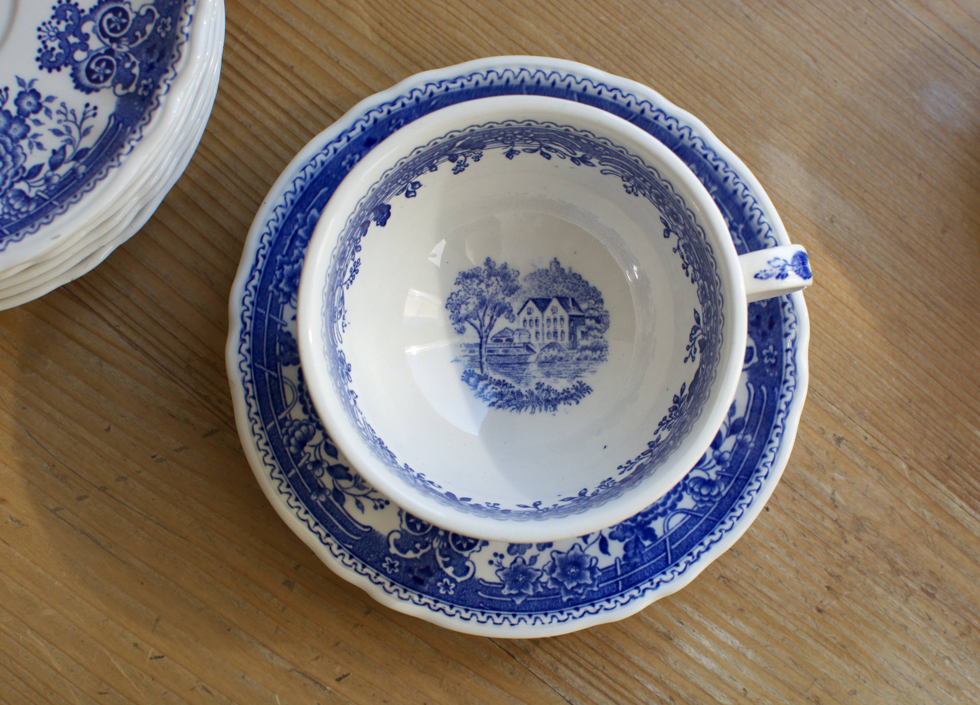 Service at Thé Villeroy & Boch in blue Burgenland porcelain