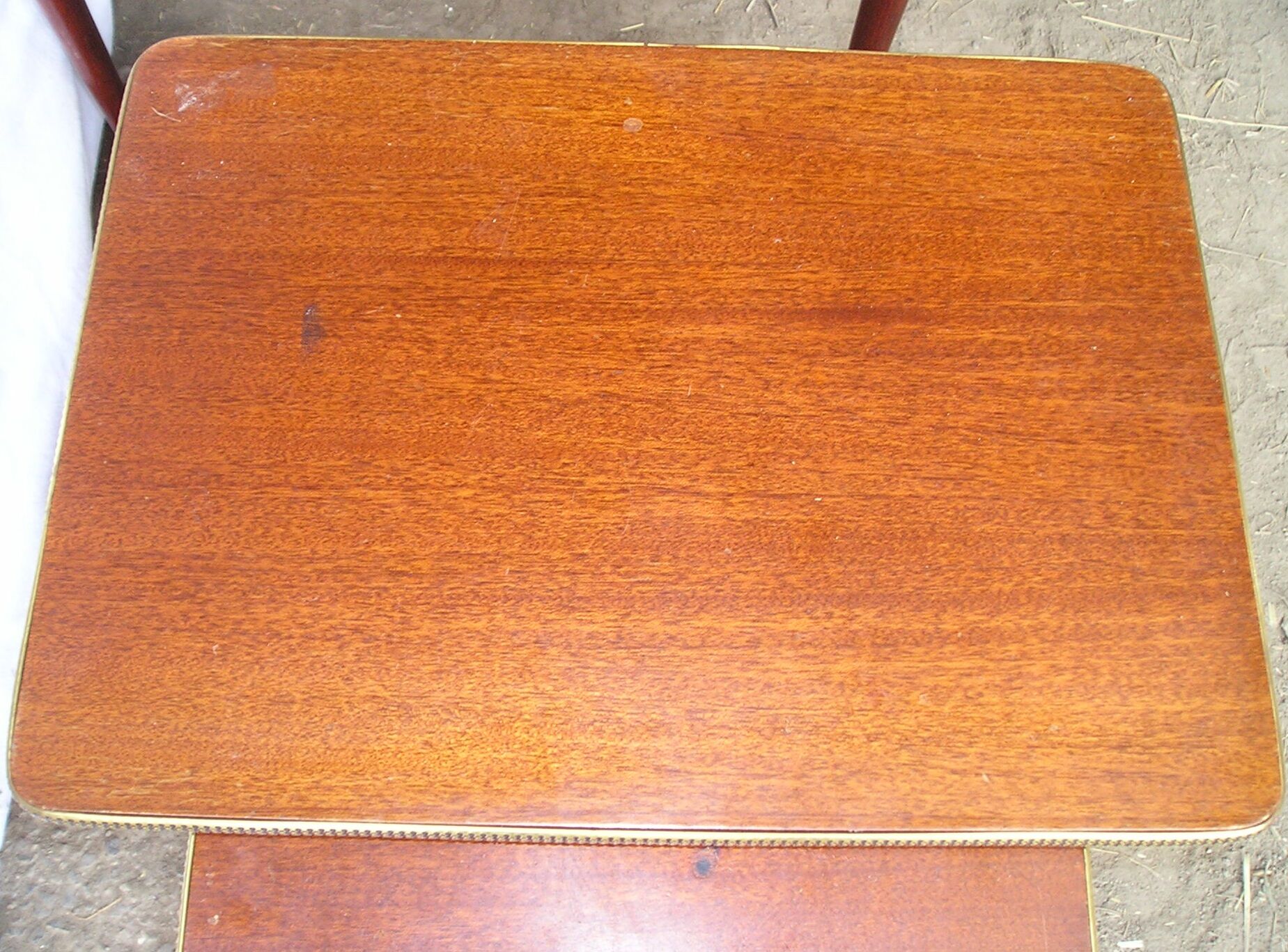 Set of 3 nesting tables in mahogany