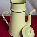 Cafetière en métal émaillé  jaune