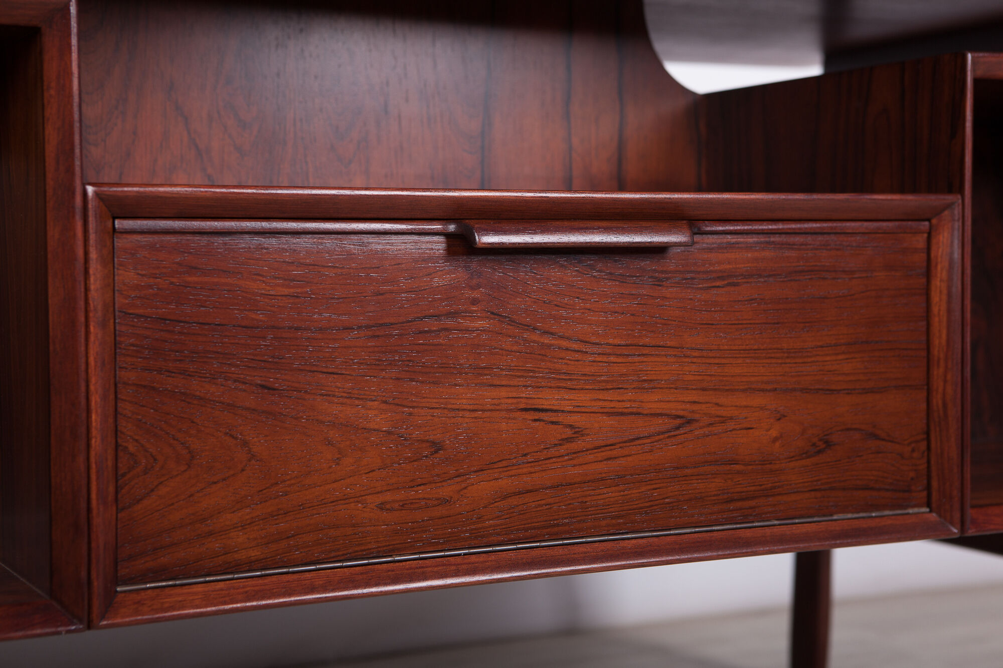 Bureau en bois model 75 Desk de Omann Jun années 1960