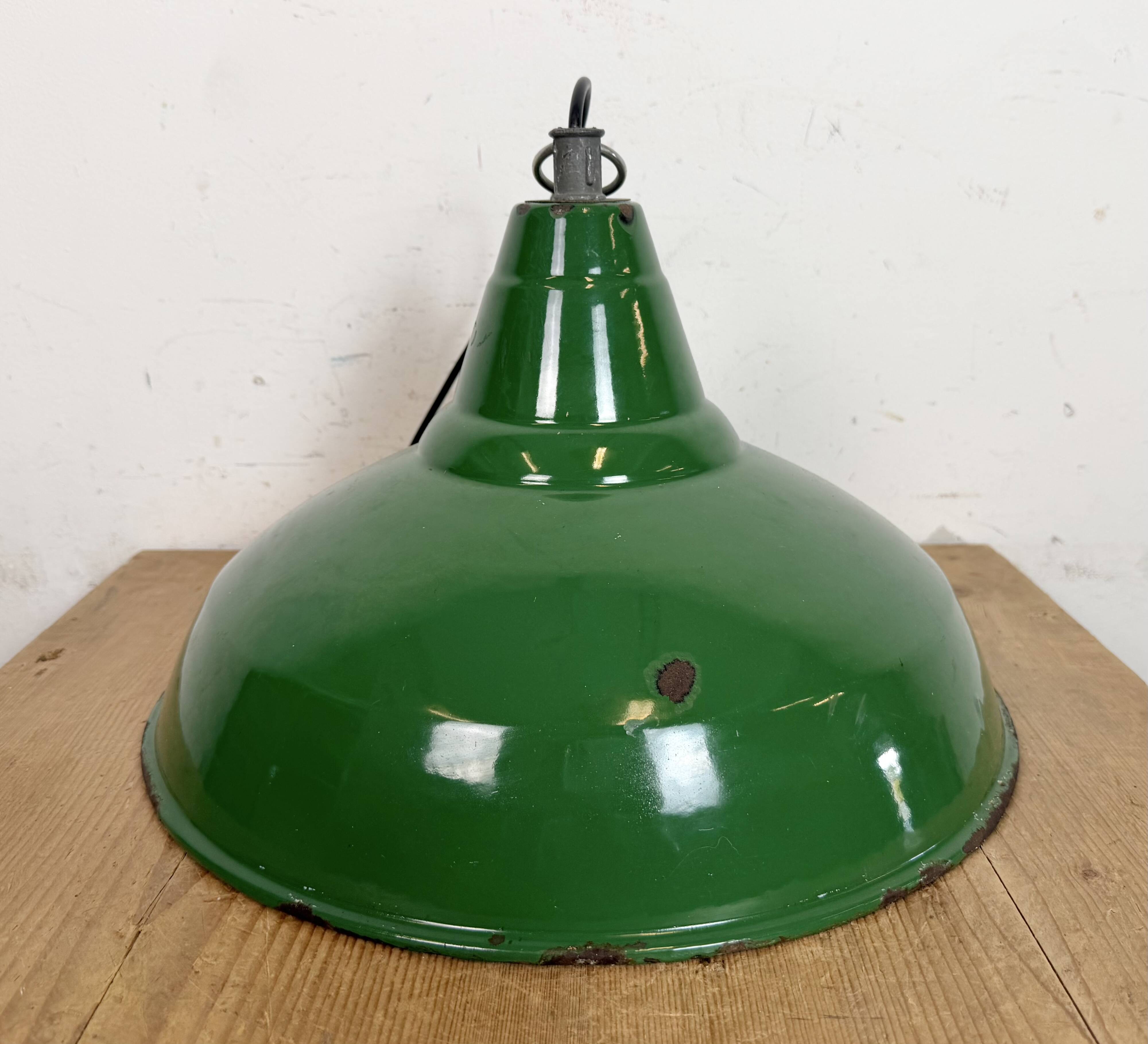 Industrial British Green Enamel Factory Pendant Lamp, 1960s