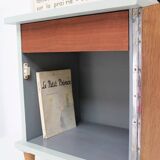 Bedside table with 1 door and 1 internal drawer.