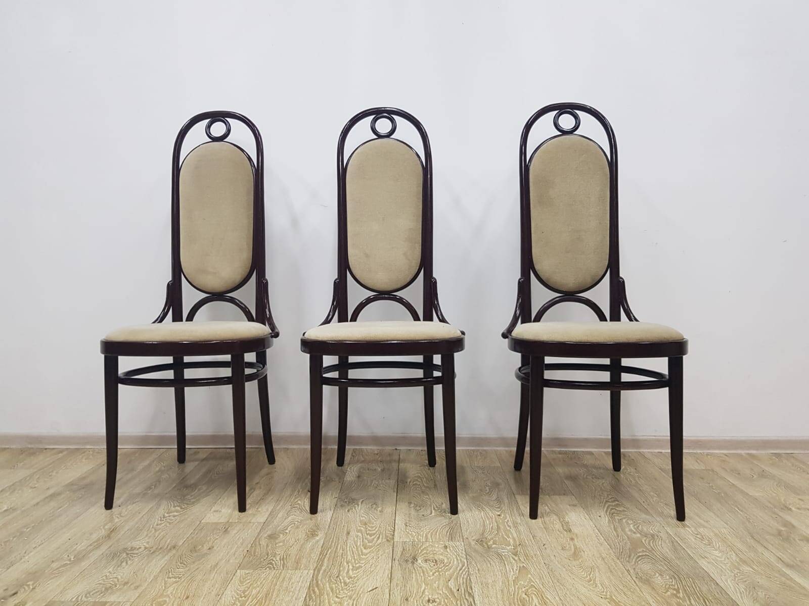 Ensemble de trois chaises Thonet