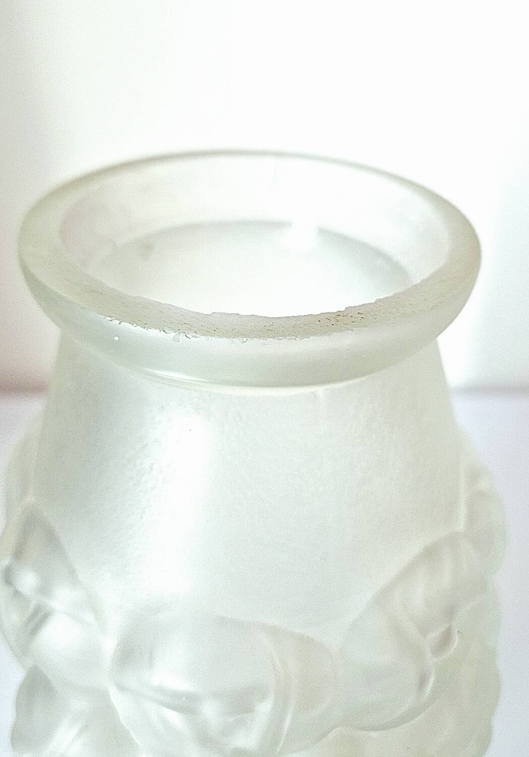 Molded glass paste vase, decorated with flowers