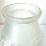 Molded glass paste vase, decorated with flowers