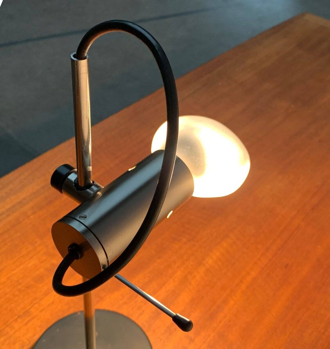 Italian table lamp model 251 by Tito Agnoli for Oluce, 1950s.
