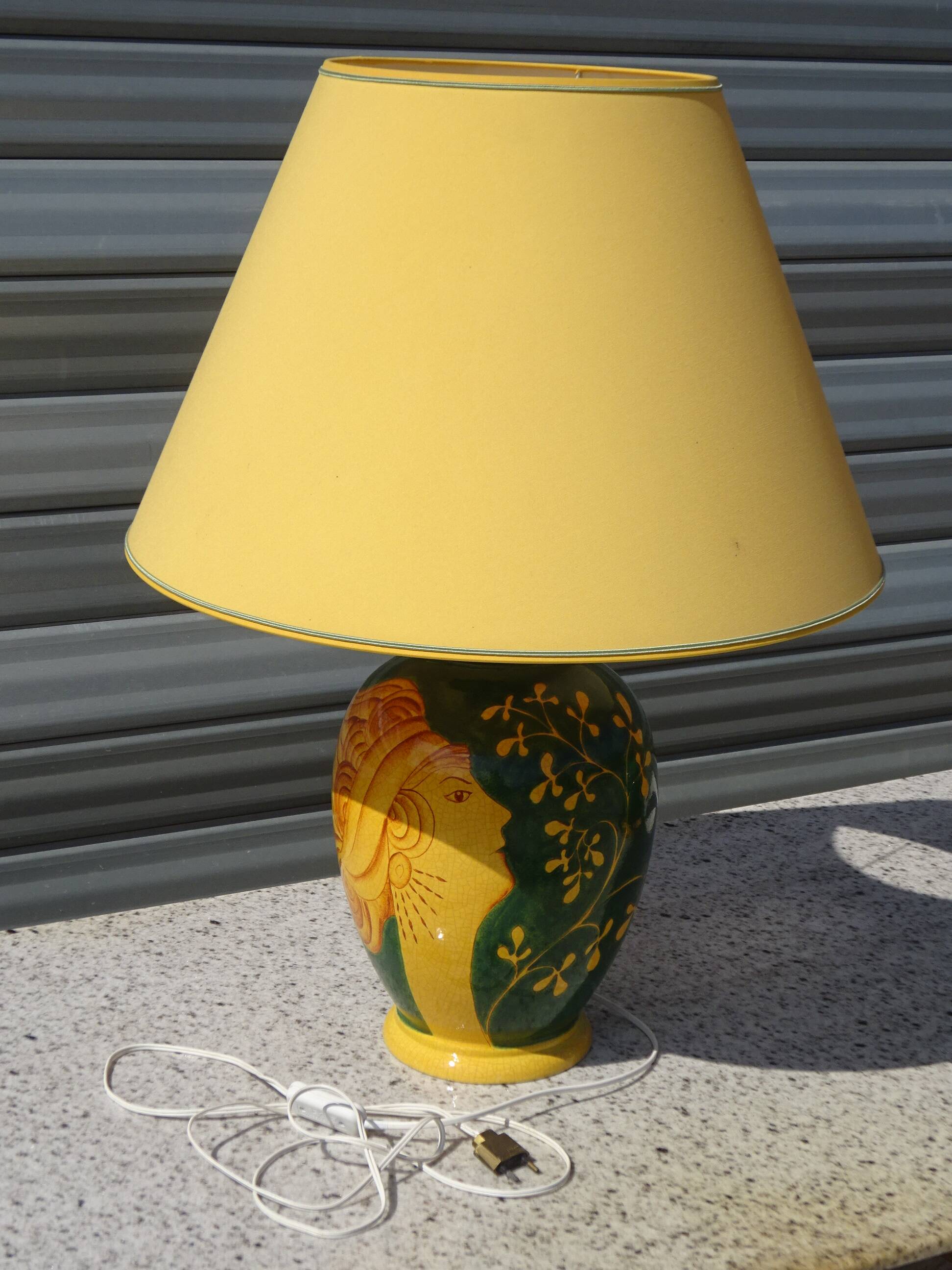 Lampe en céramique avec plat et vase assorti