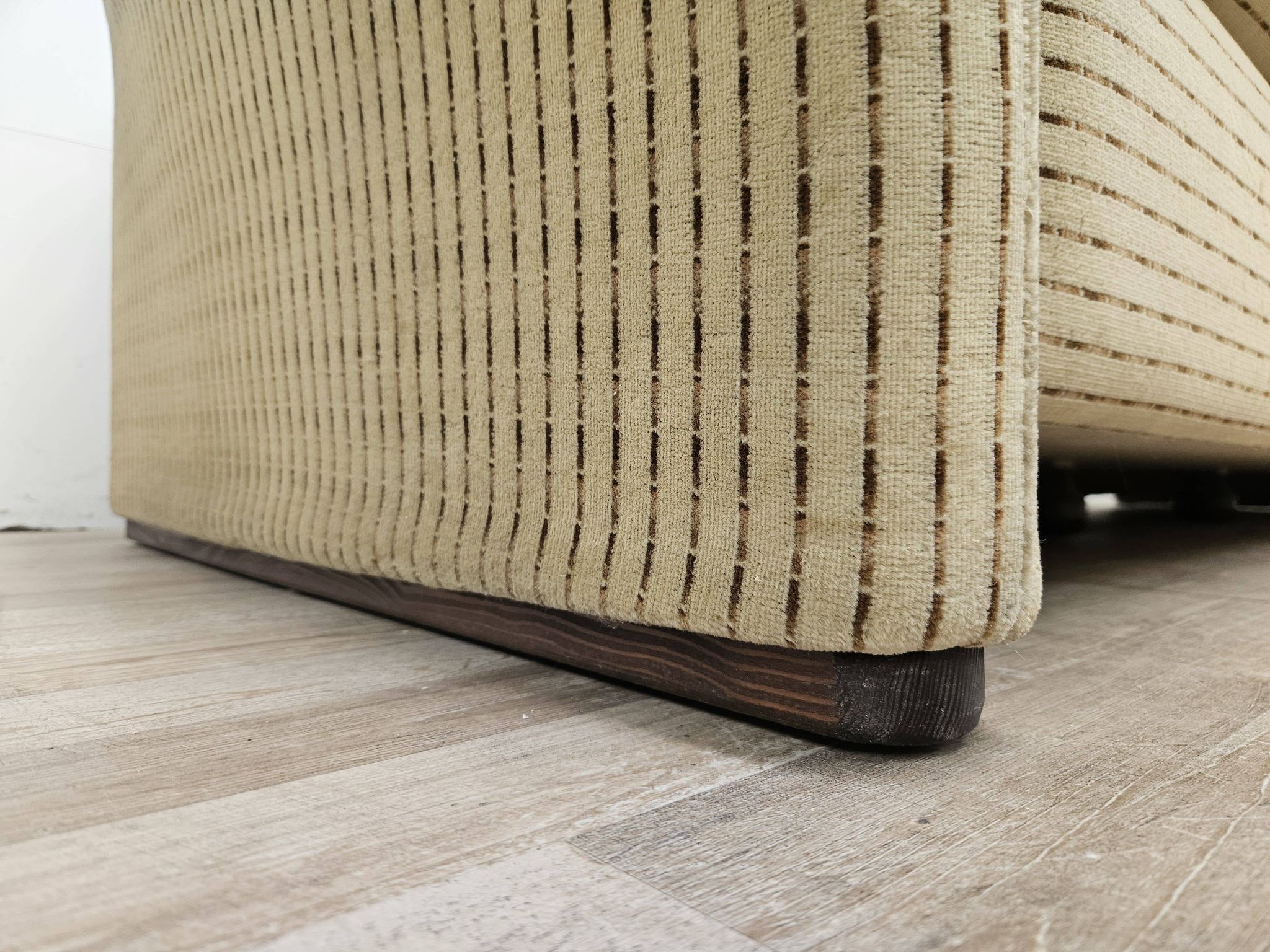 Three-seater Maralunga sofa by Vico Magistretti from the 1970s.