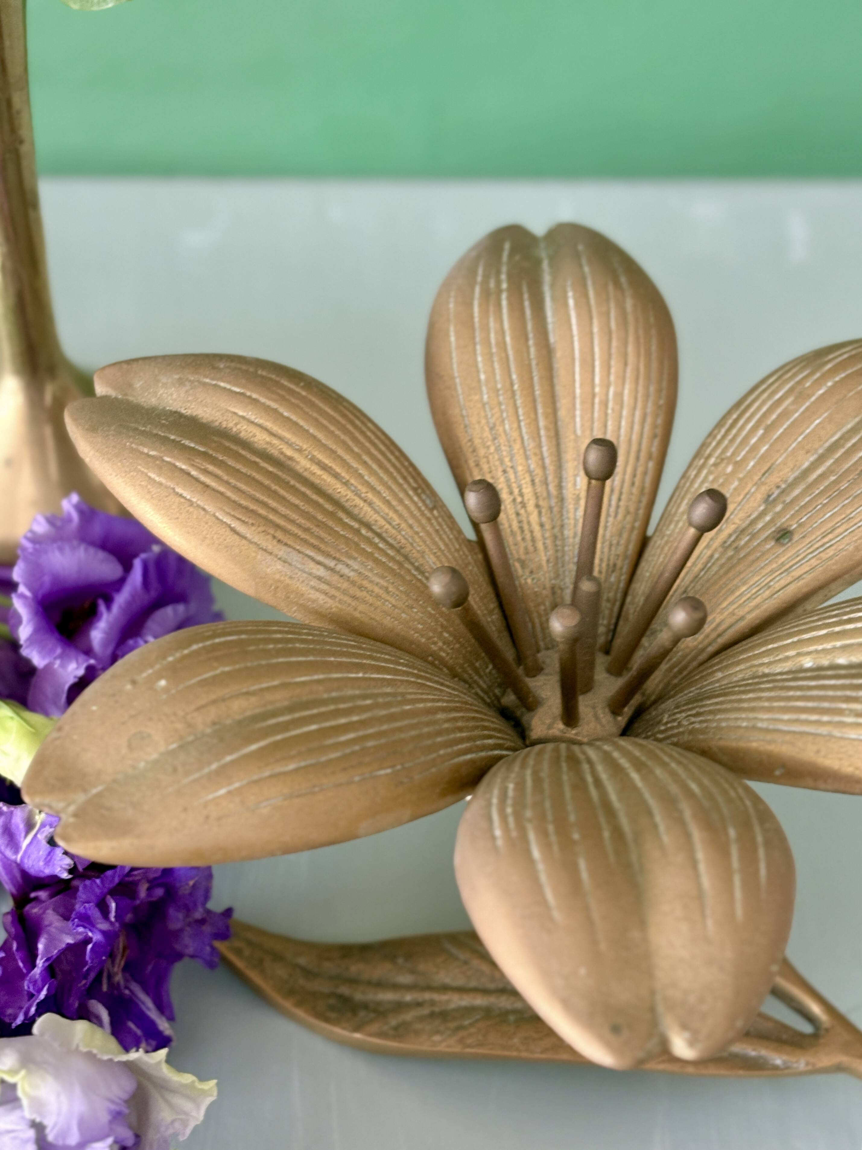 Cendrier vintage en laiton en forme de fleur