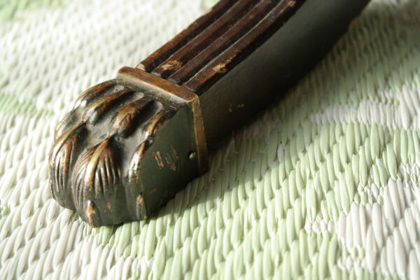 Tabouret coffre pieds lyre pattes de lion style anglais