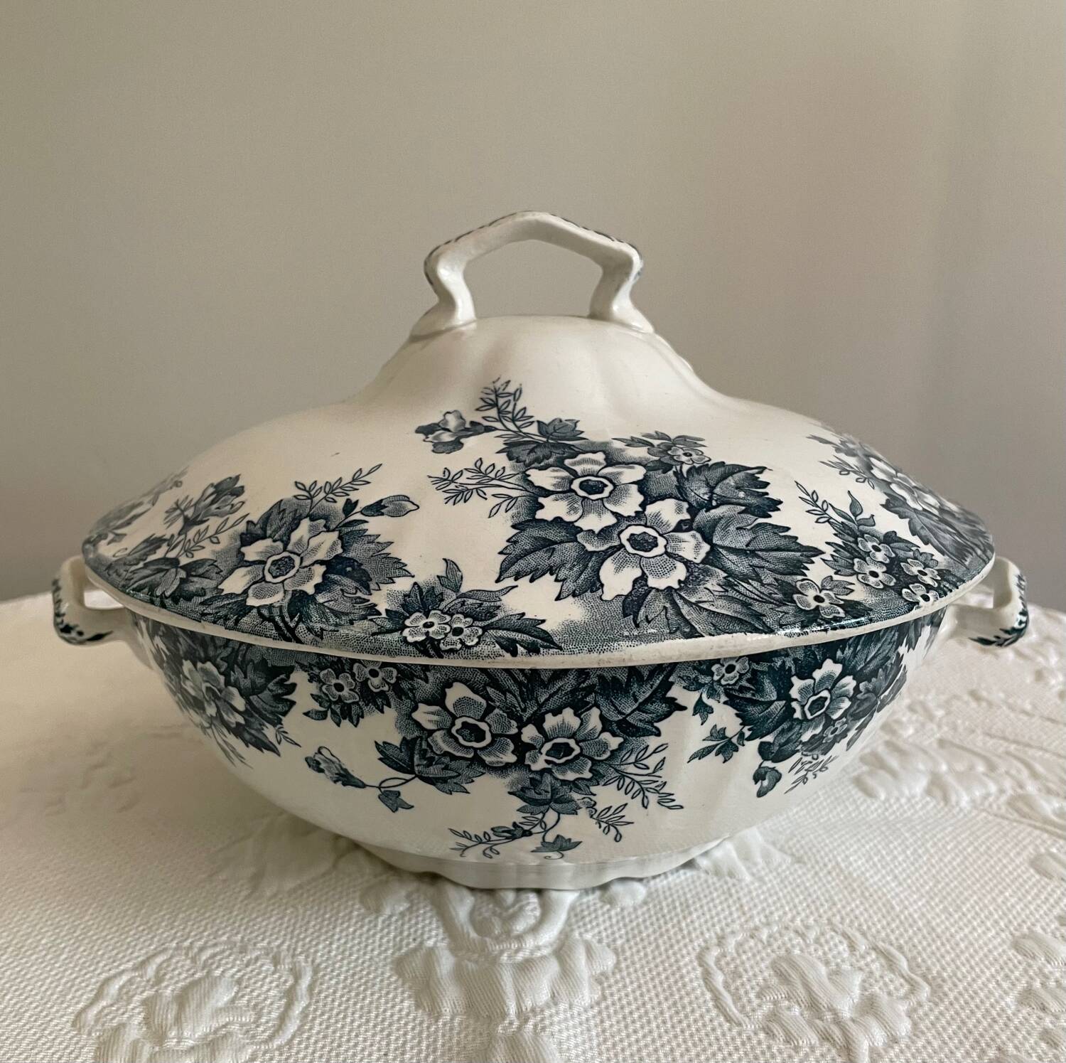 Small Saint Amand & Hamage Soup Tureen Model Marie Louise