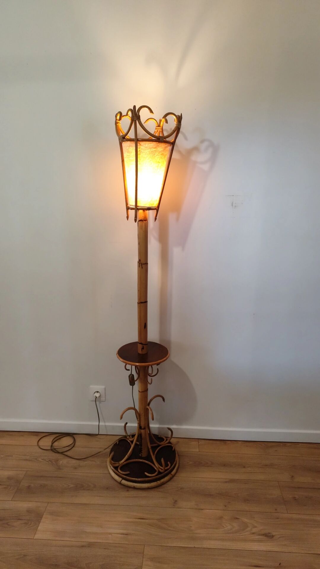 Lampadaire en rotin