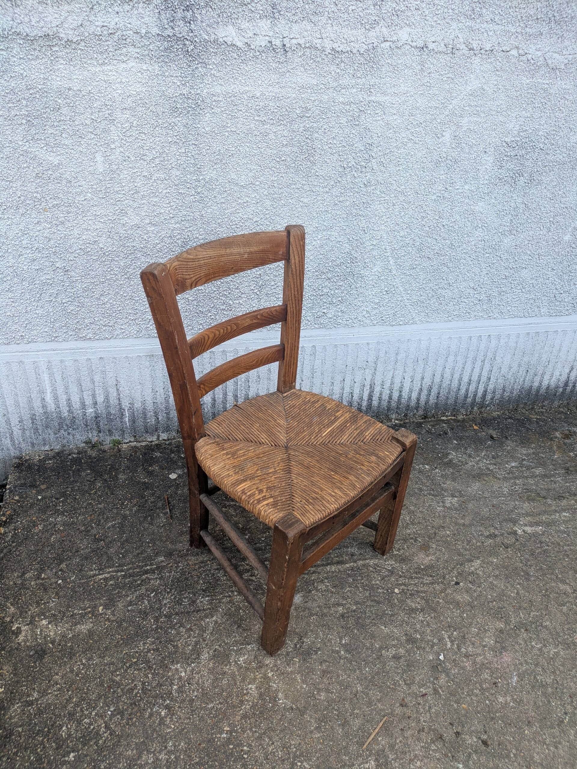 Petite chaise paillée enfant