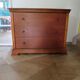 Elégante commode  en merisier – 3 tiroirs –Années 80
