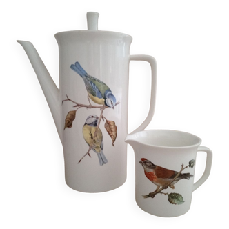 Coffee maker and milk jug