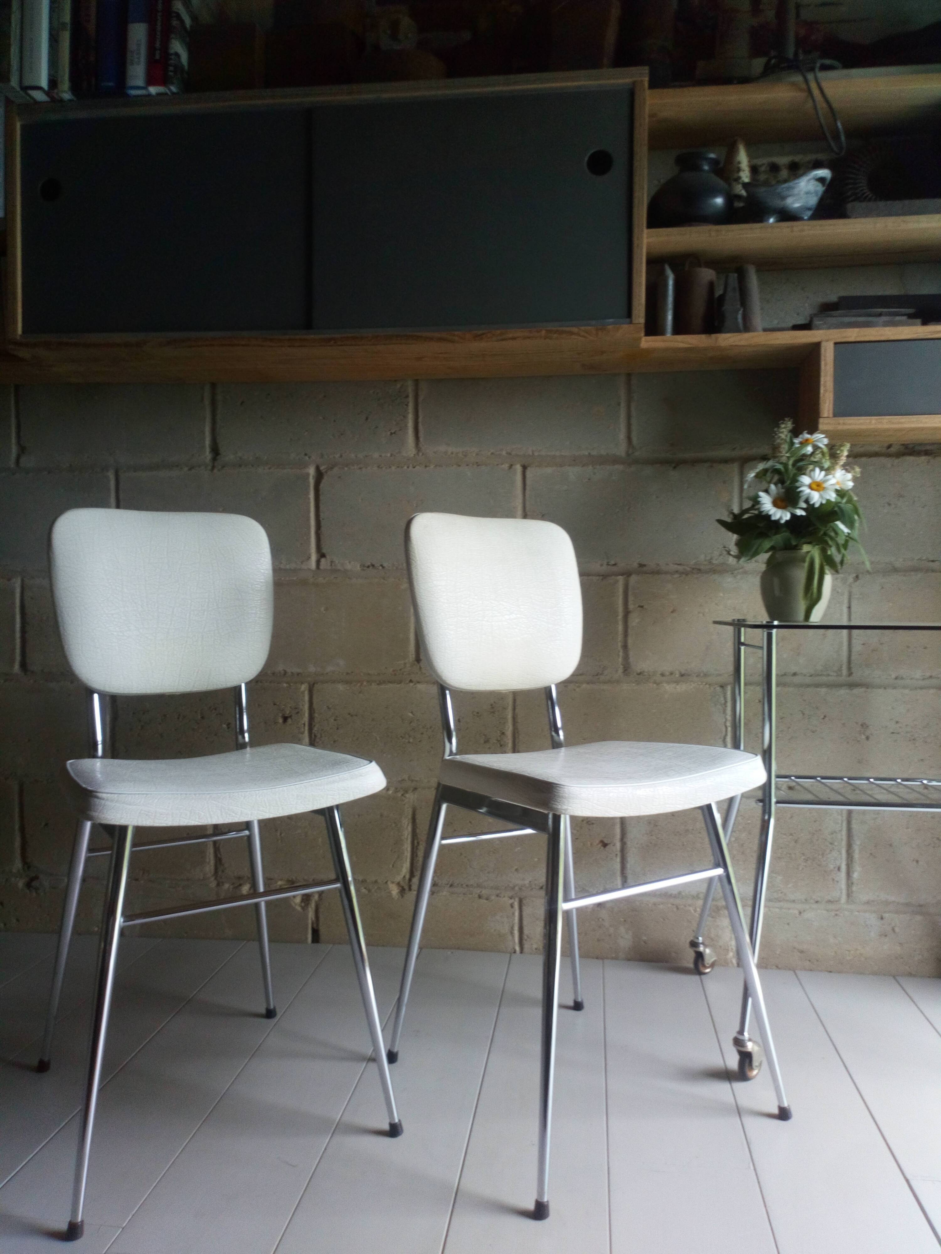 Pair of chrome and white 1960 skaï chairs