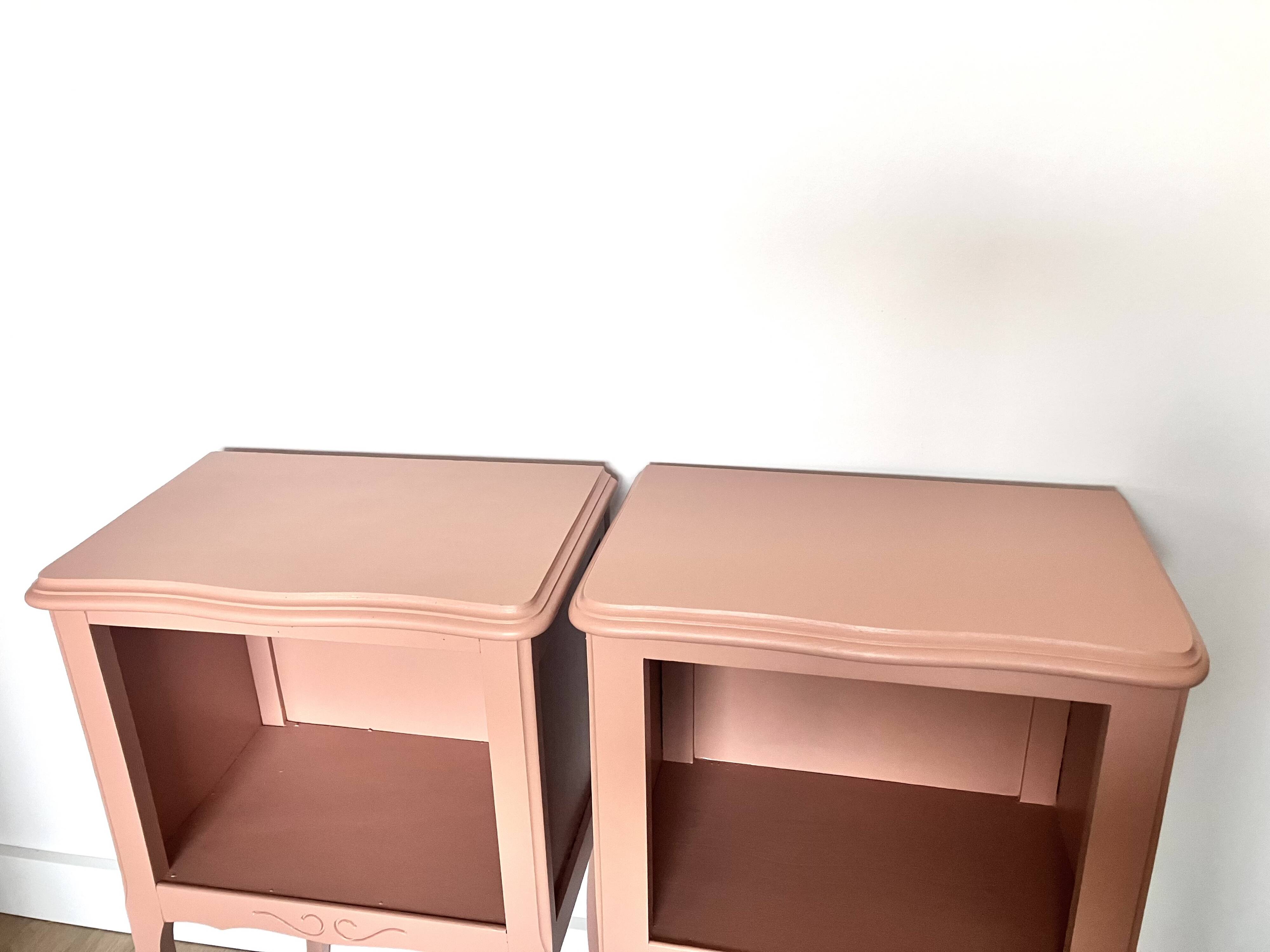 Paire de chevets bois rose