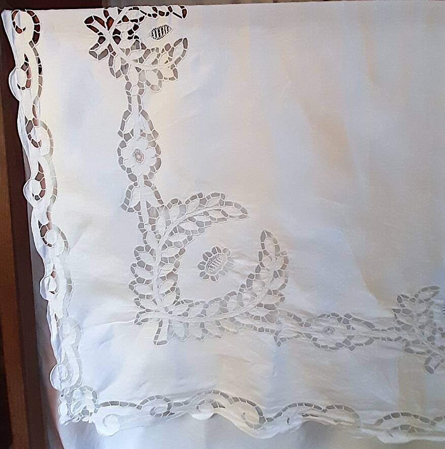 large sheet 2m25 x 3m, 19th-century Richelieu embroidery, monogrammed MG