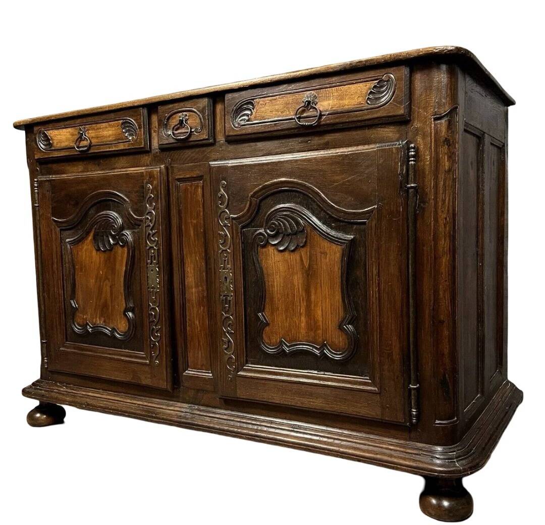 Louis XIII period Burgundy sideboard in solid oak and walnut circa 1680