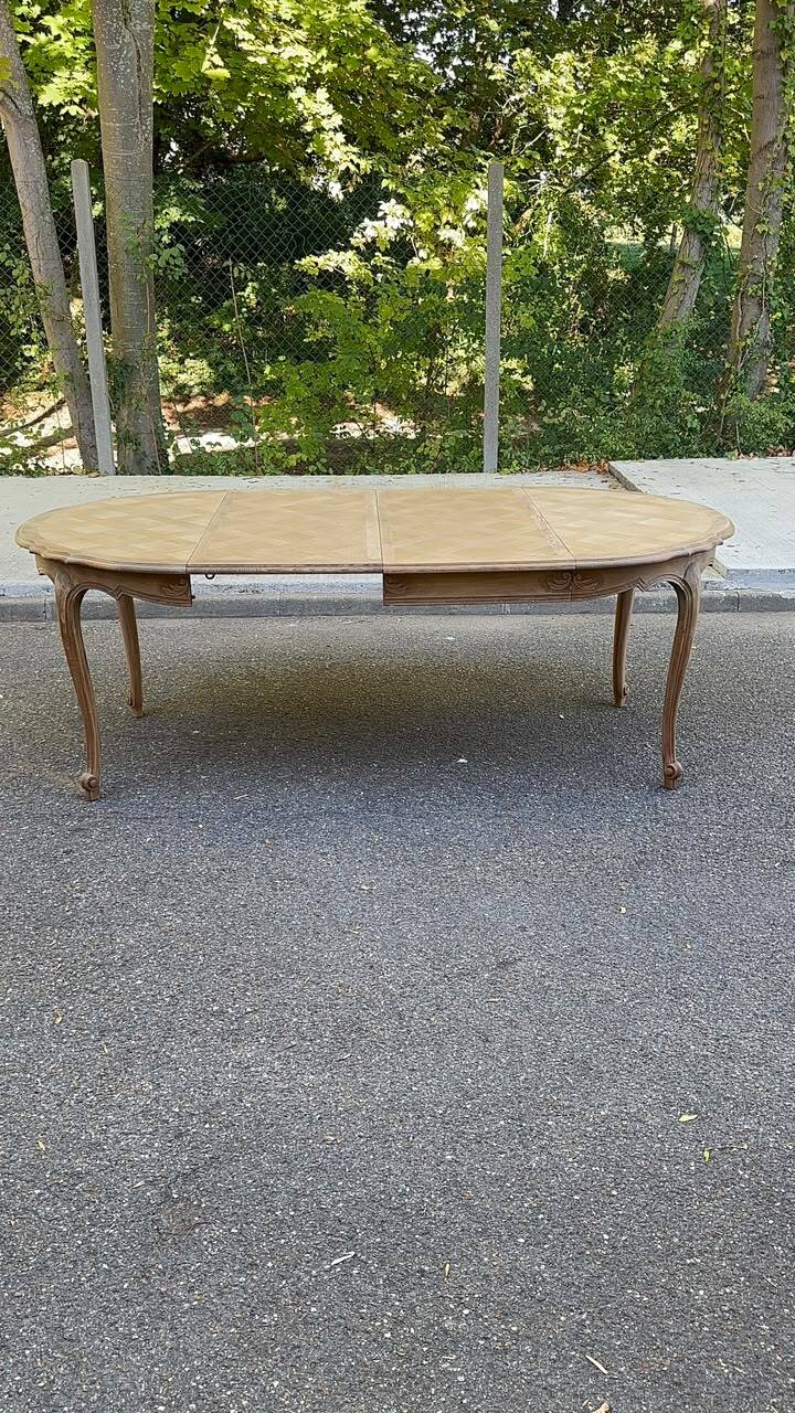 Round extendable dining table Louis XV stripped in solid oak 1950