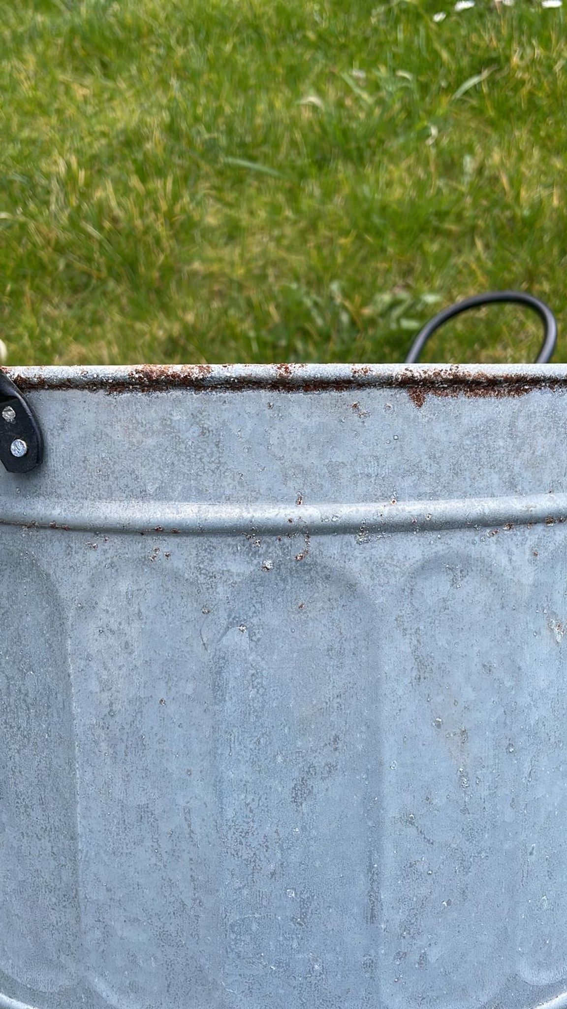 Round planter basin in vintage zinc
