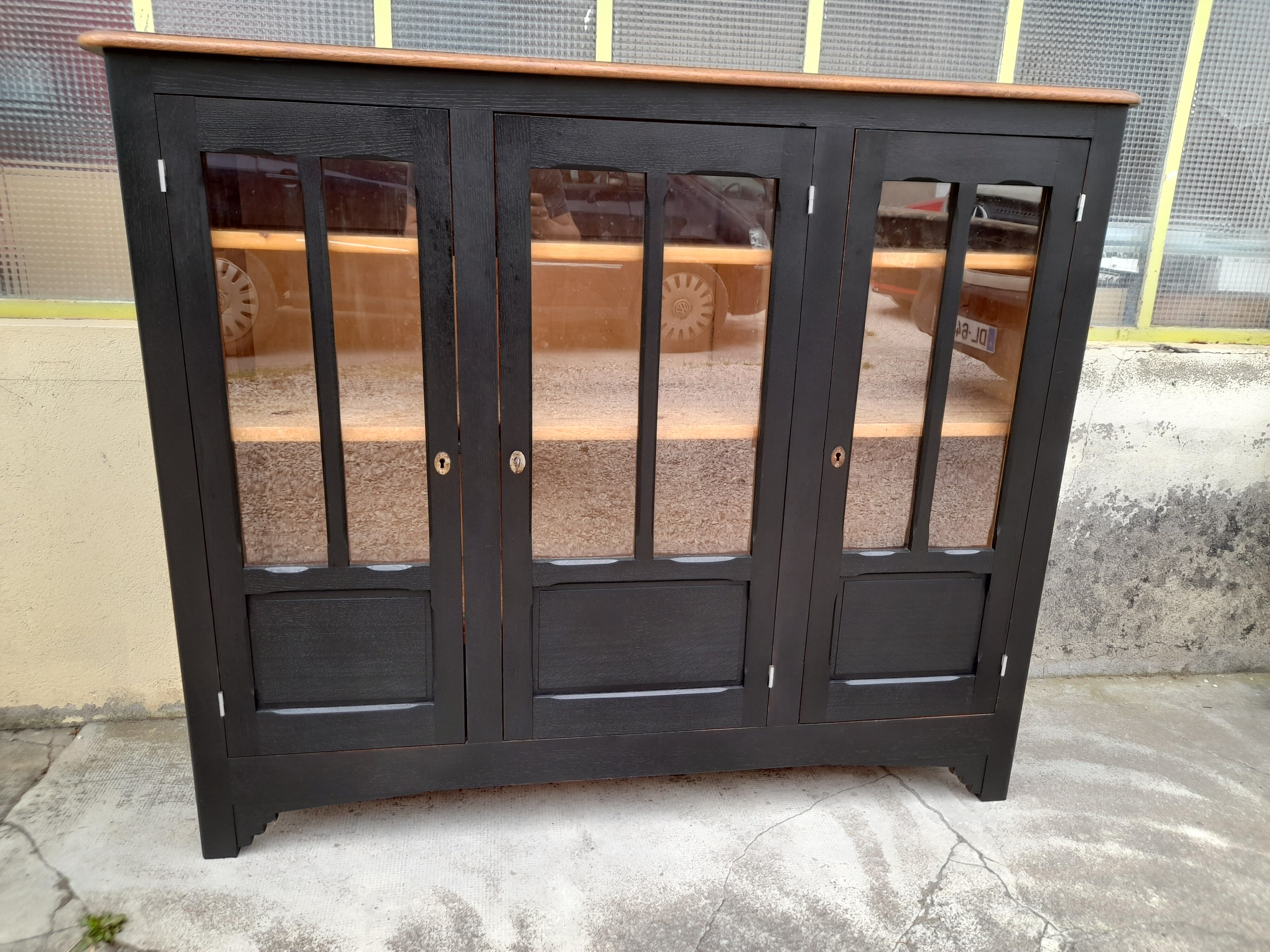 Buffet showcase 3 doors patiné black year 50