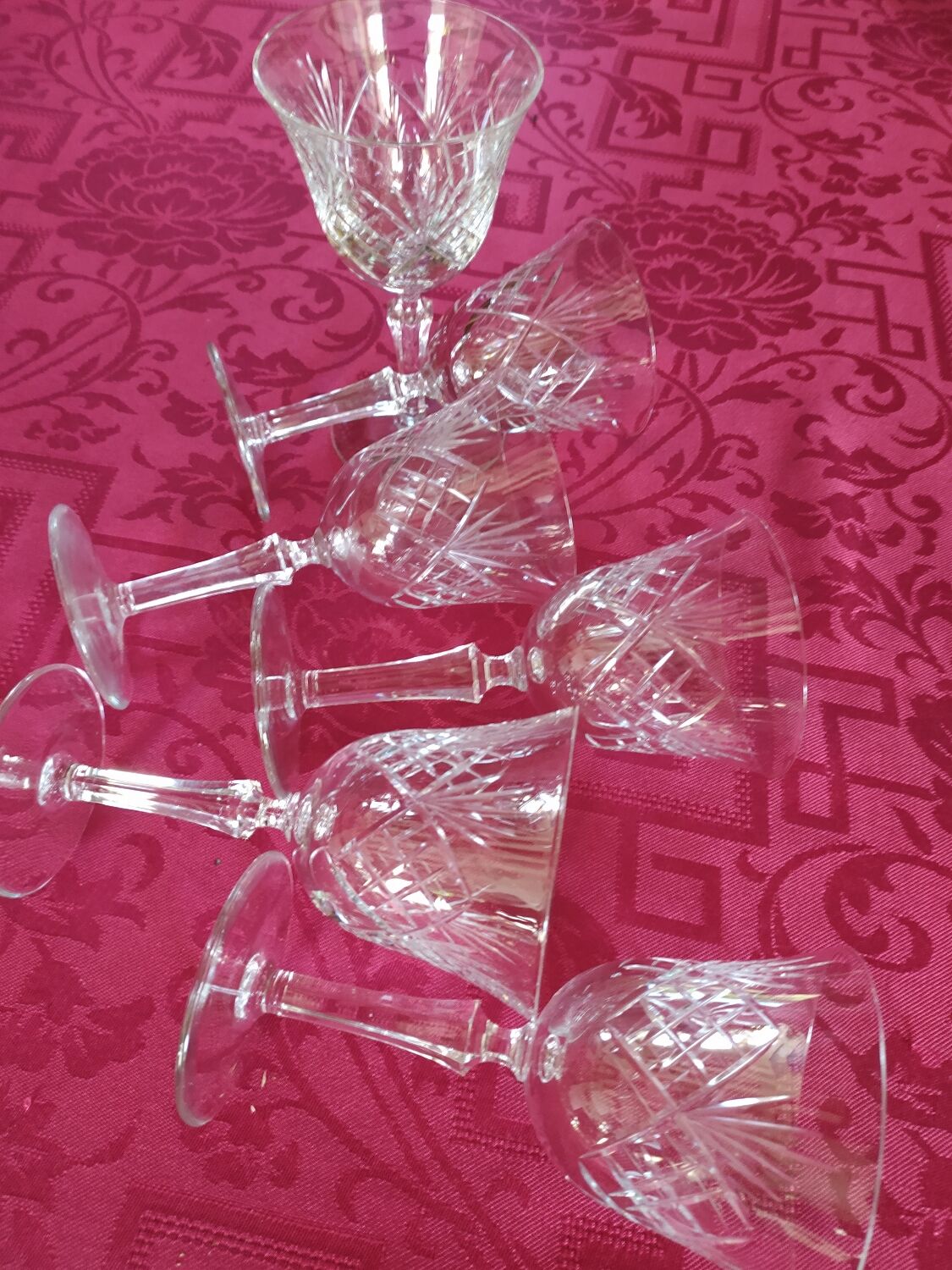 Wine glasses from the Bayel crystal factory