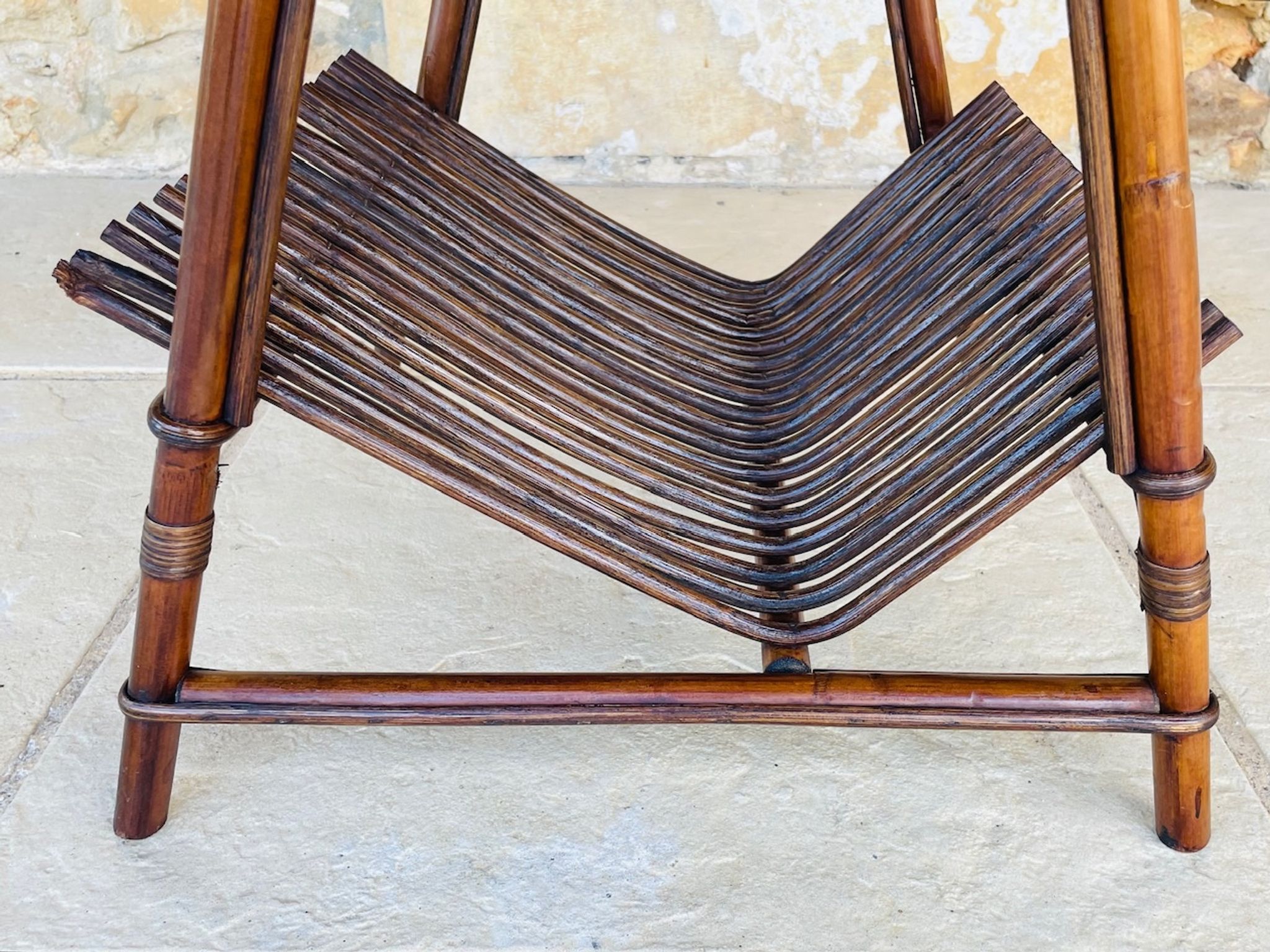 Table d'appoint avec porte revues vintage Rotin Bambou 1970s