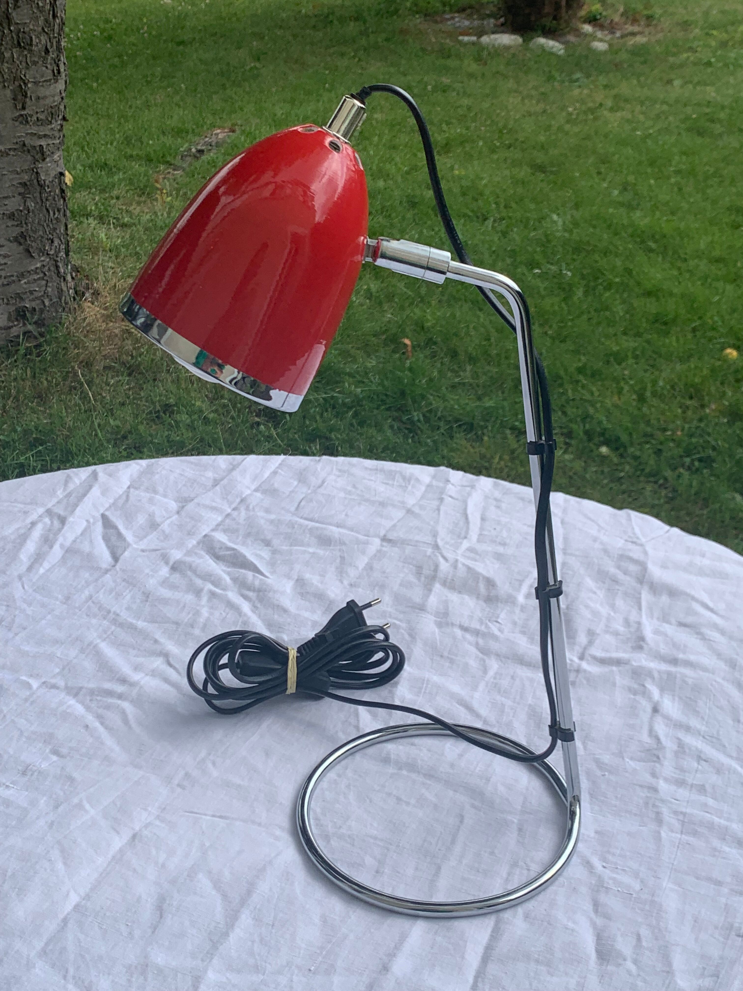 Desk, table lamp in red metal and silver vintage 1970