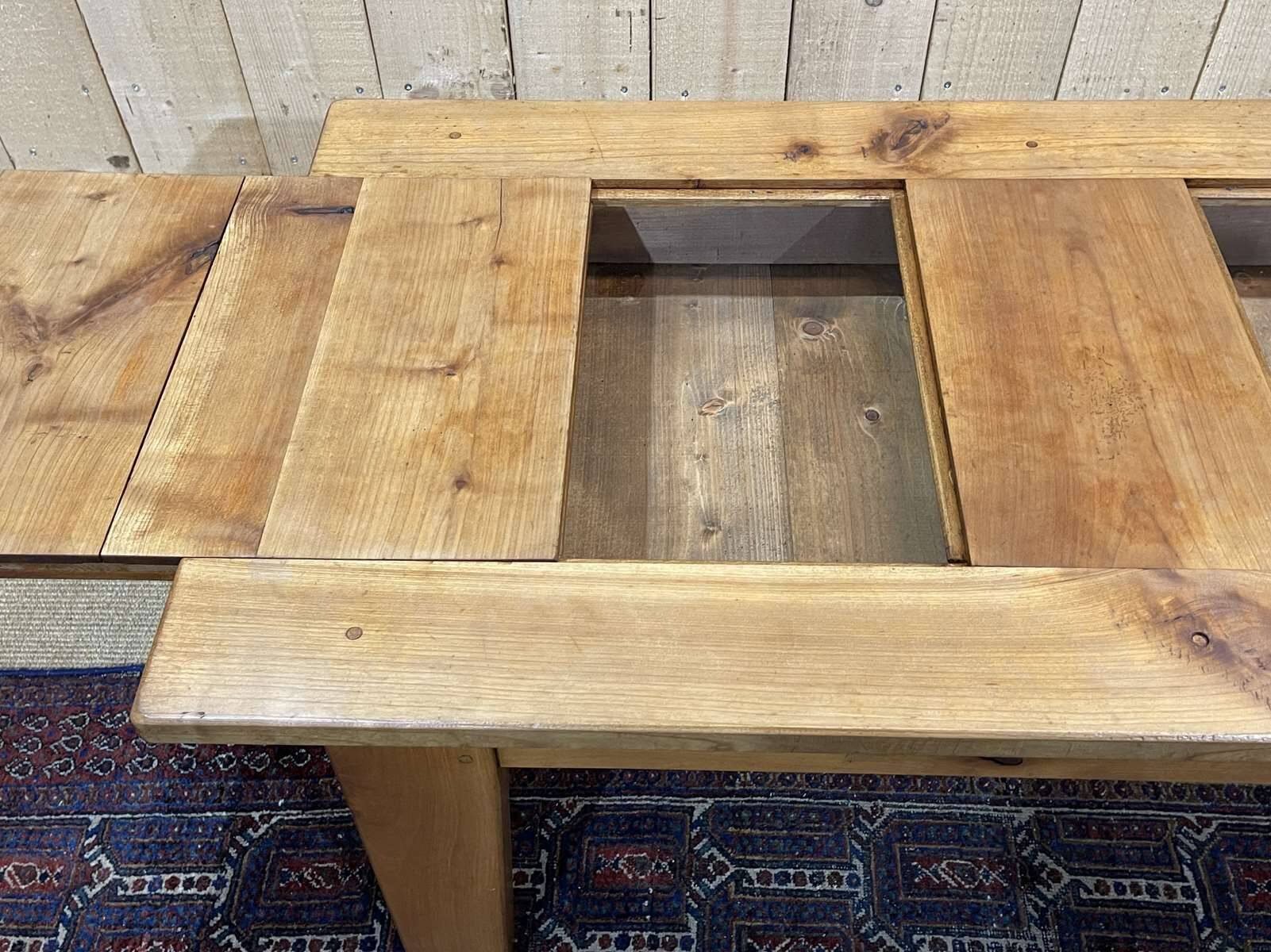Cherry wood coffee table with sliding top, work from the 70s