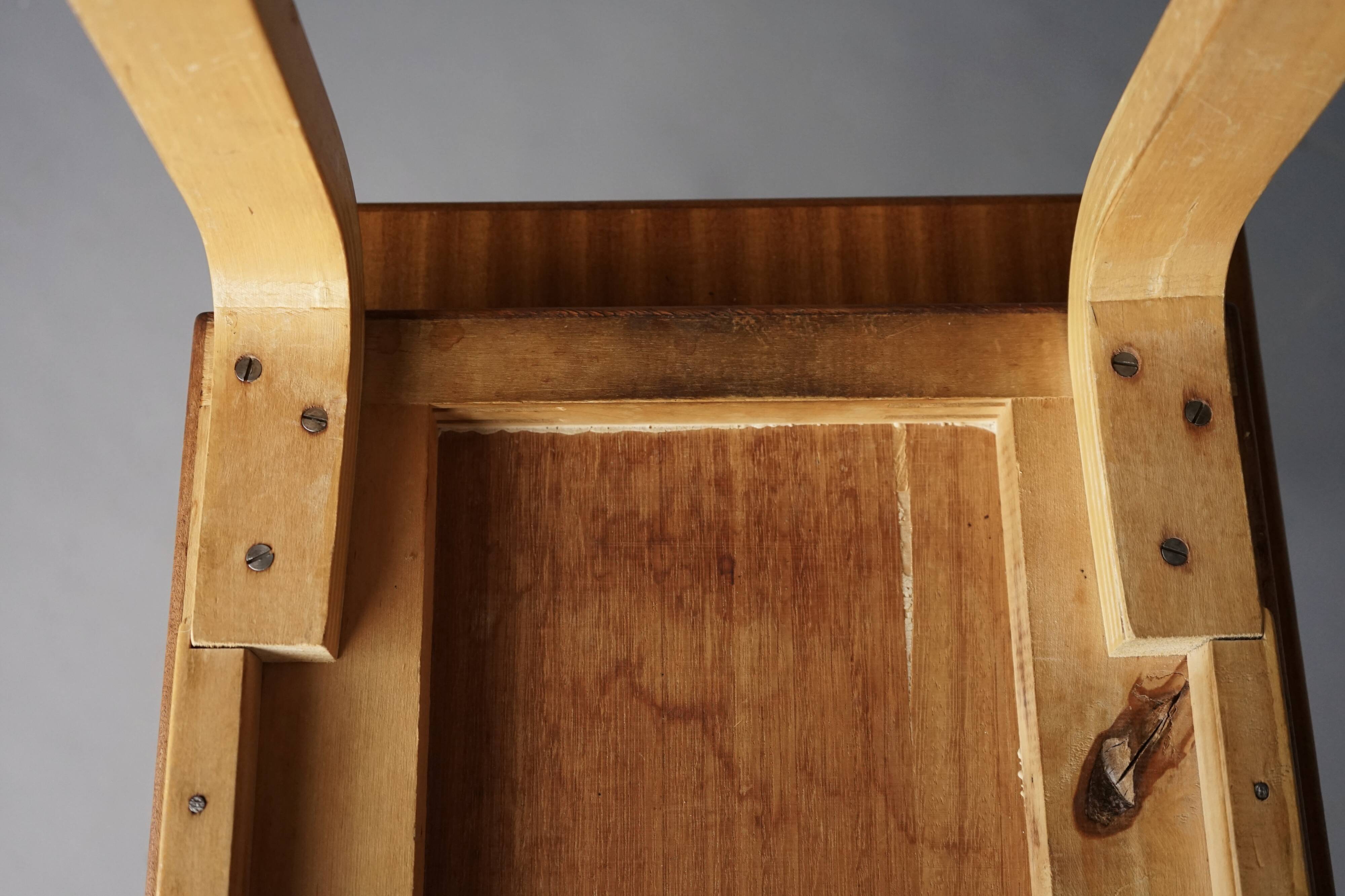 Tables gigognes modèle 88 par Alvar Aalto pour Artek, années 1960. Lot de 2