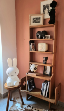 Guillerme and Chambron shelf