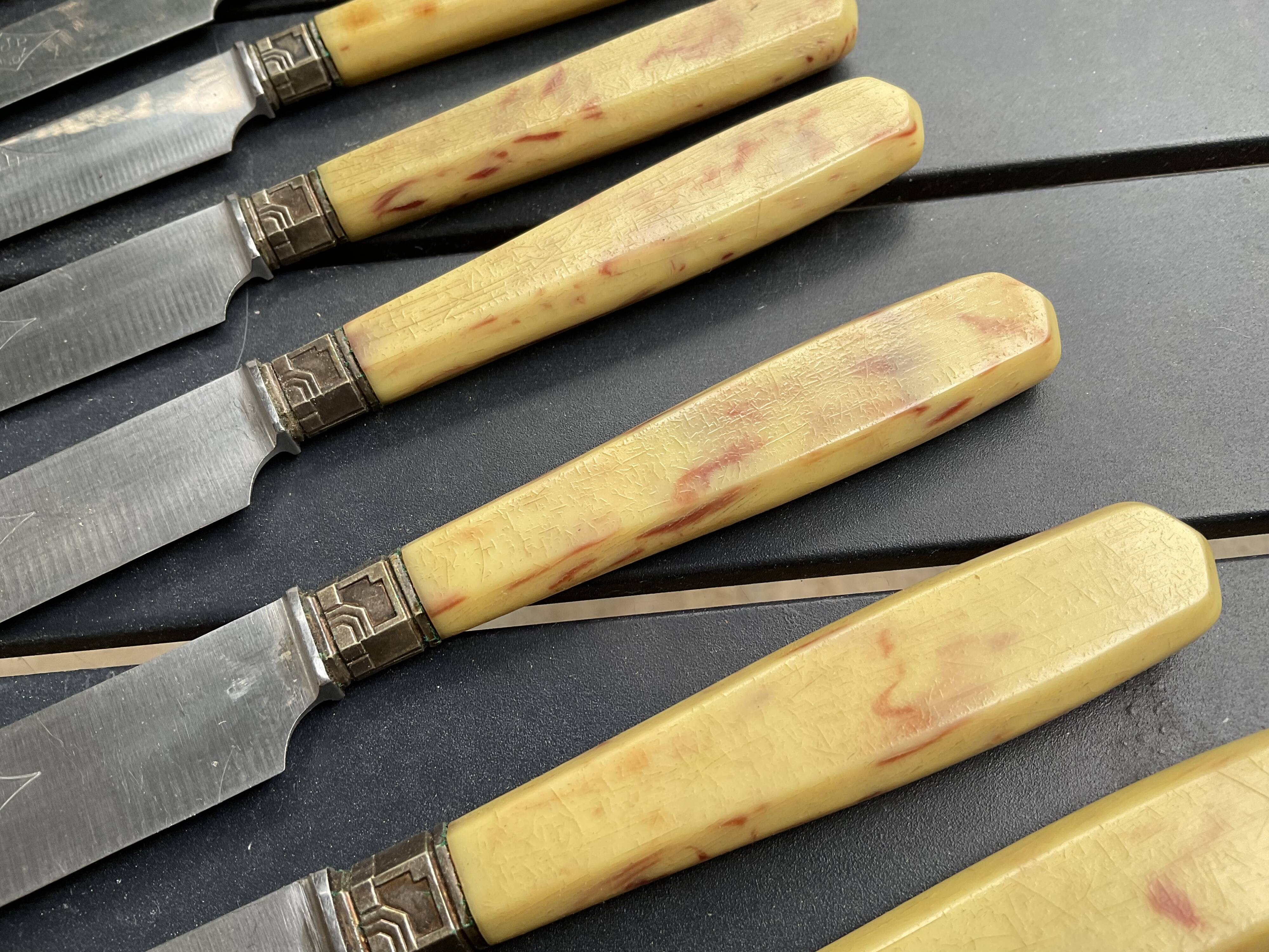 Box 12 knives old