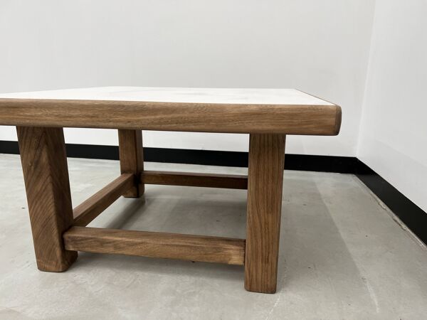 Table basse carrée moderniste en chêne