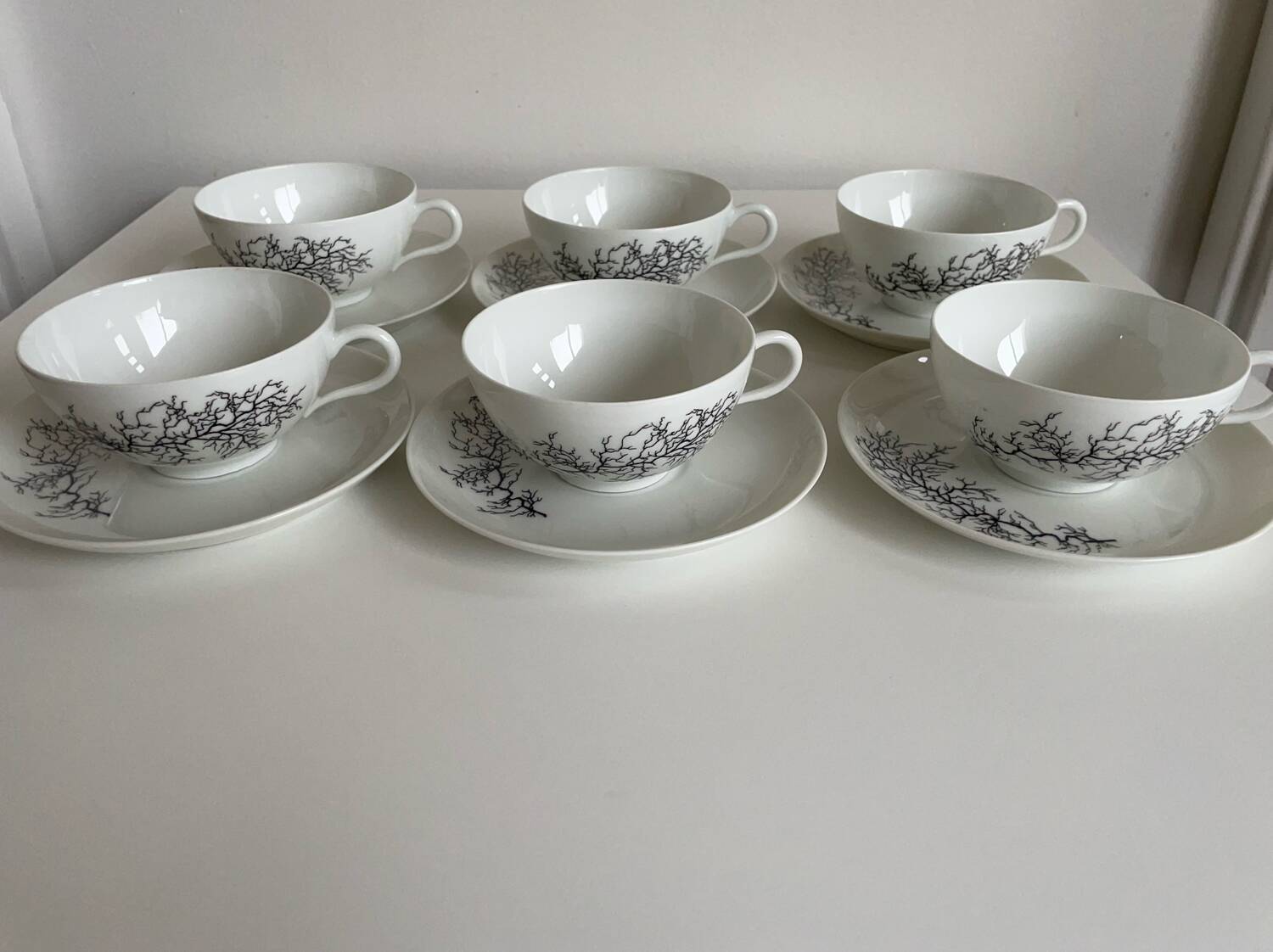 Françoise Adnet “Black Coral” 6-cup and saucer set – Pork