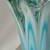 Vase bleu en verre soufflé vintage