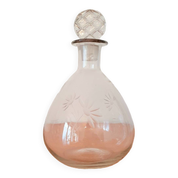 Carafe en verre gravé vintage