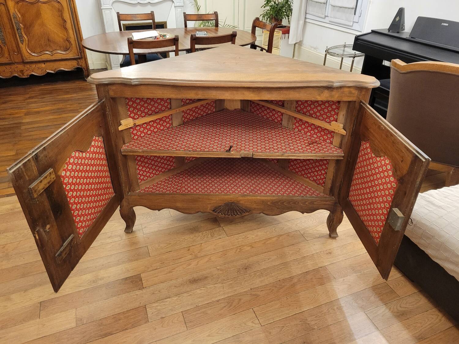 Louis XV corner sideboard