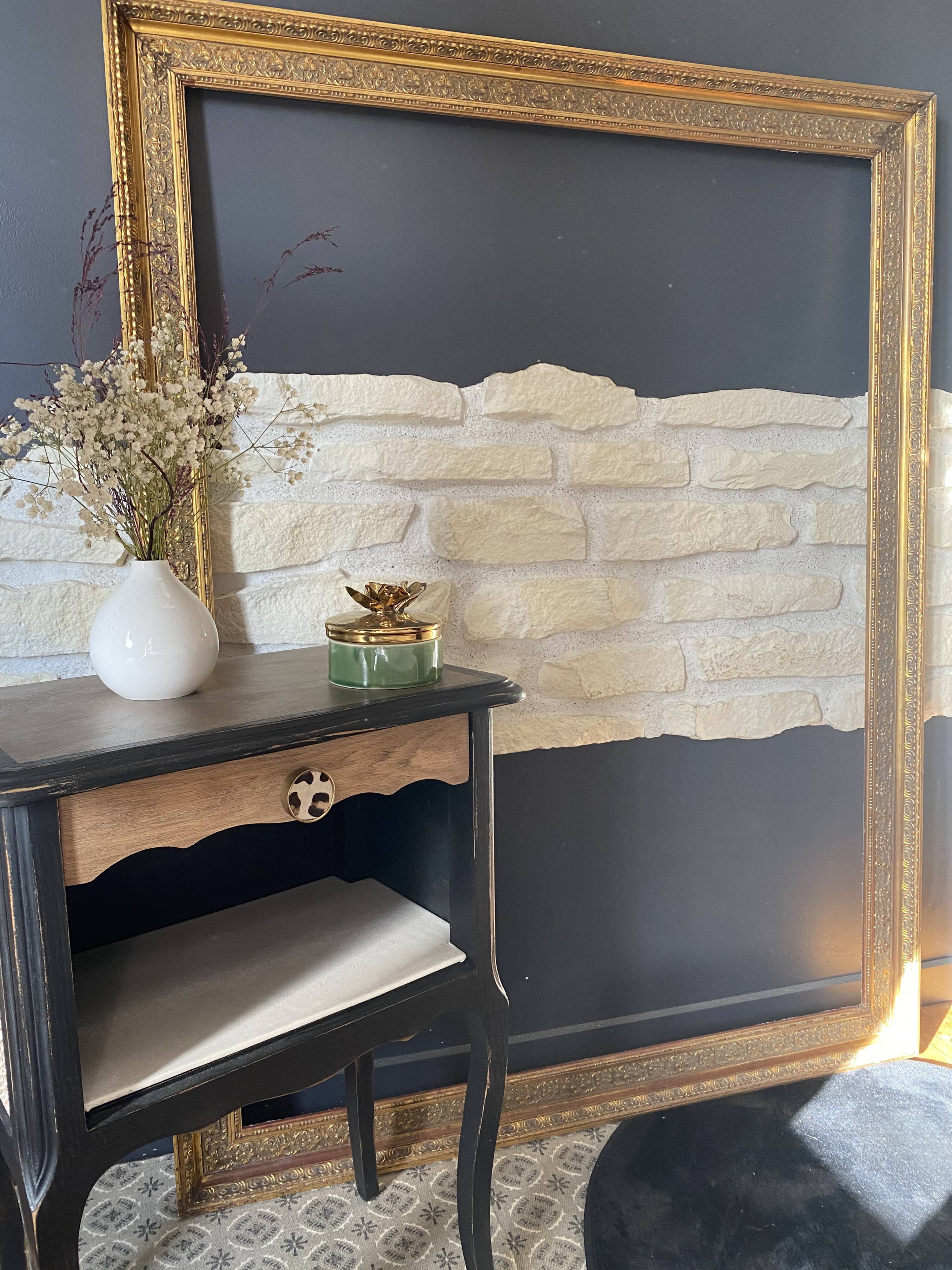 Large-format frame in moulded wood