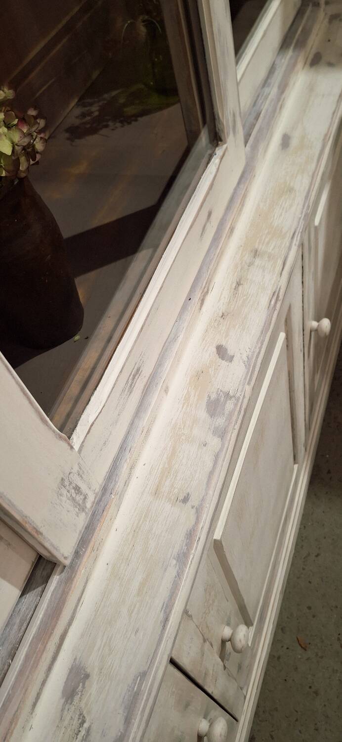 Buffet with 2 glass doors