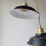 Duo of suspensions in enamelled sheet metal