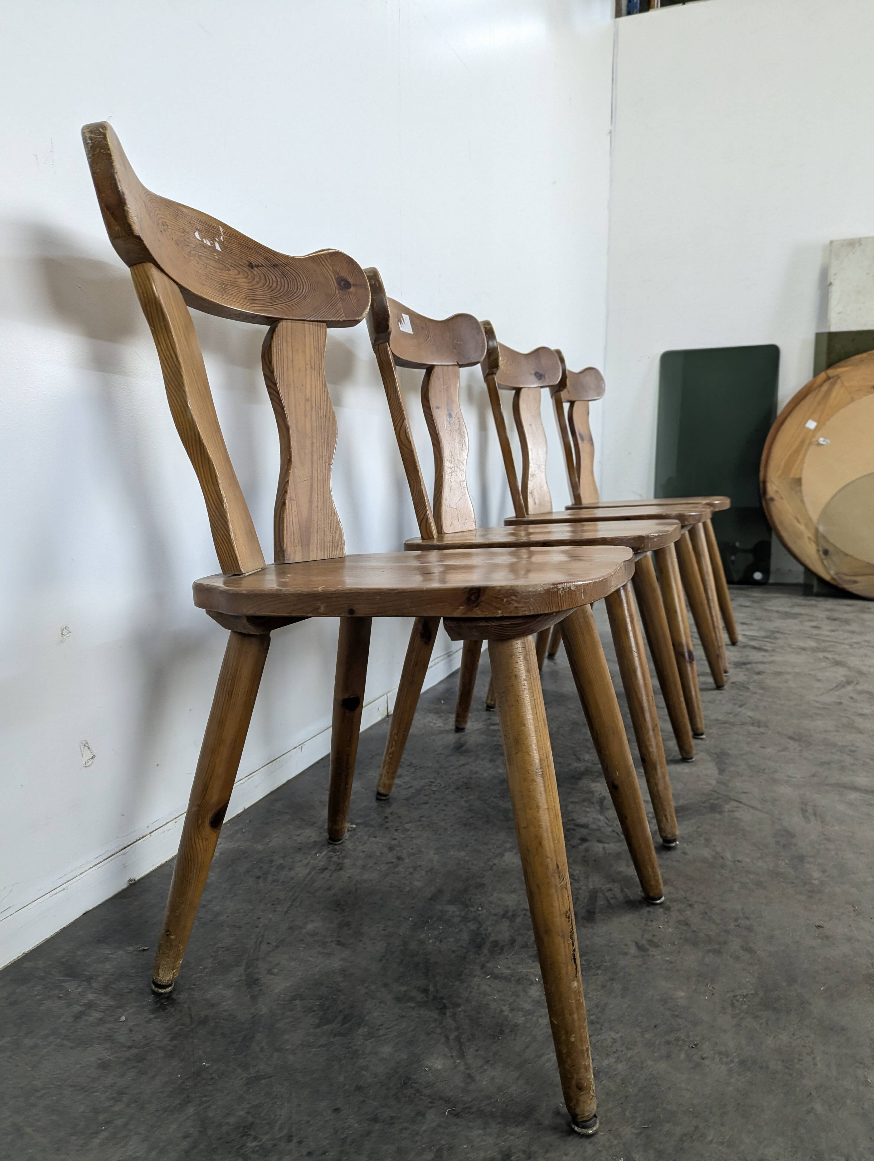 Set of 4 chalet-style pine chairs