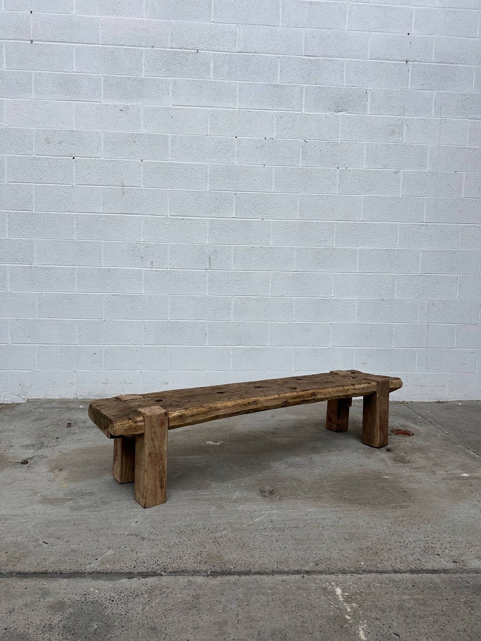 Table basse brutaliste