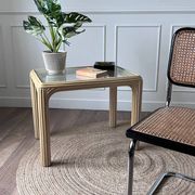 Table basse rotin doré