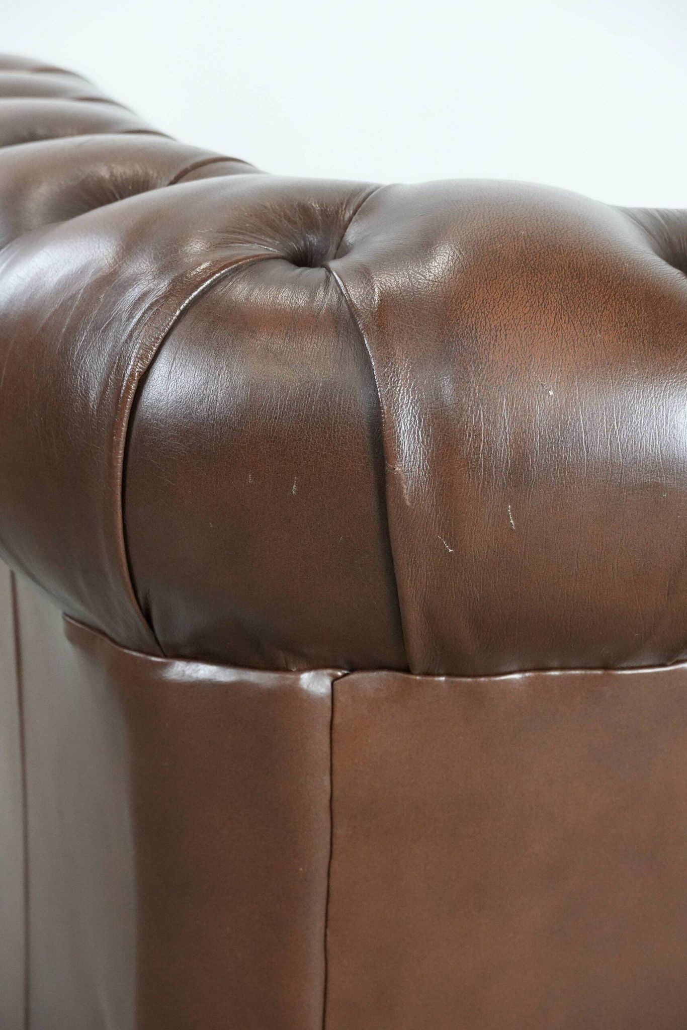 Brown cowhide leather Chesterfield club armchair in English style