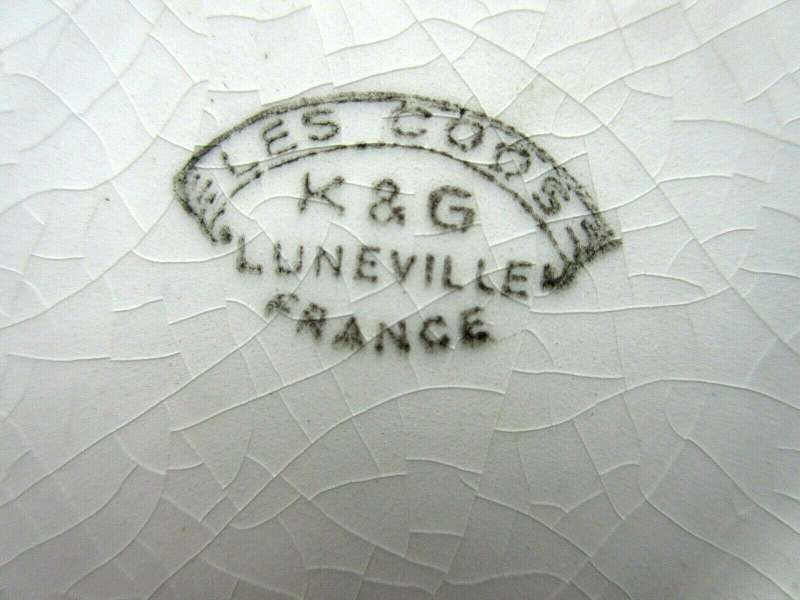 SUPERBE Art Nouveau polychrome flat plate, signed Lunéville, model LES COQS