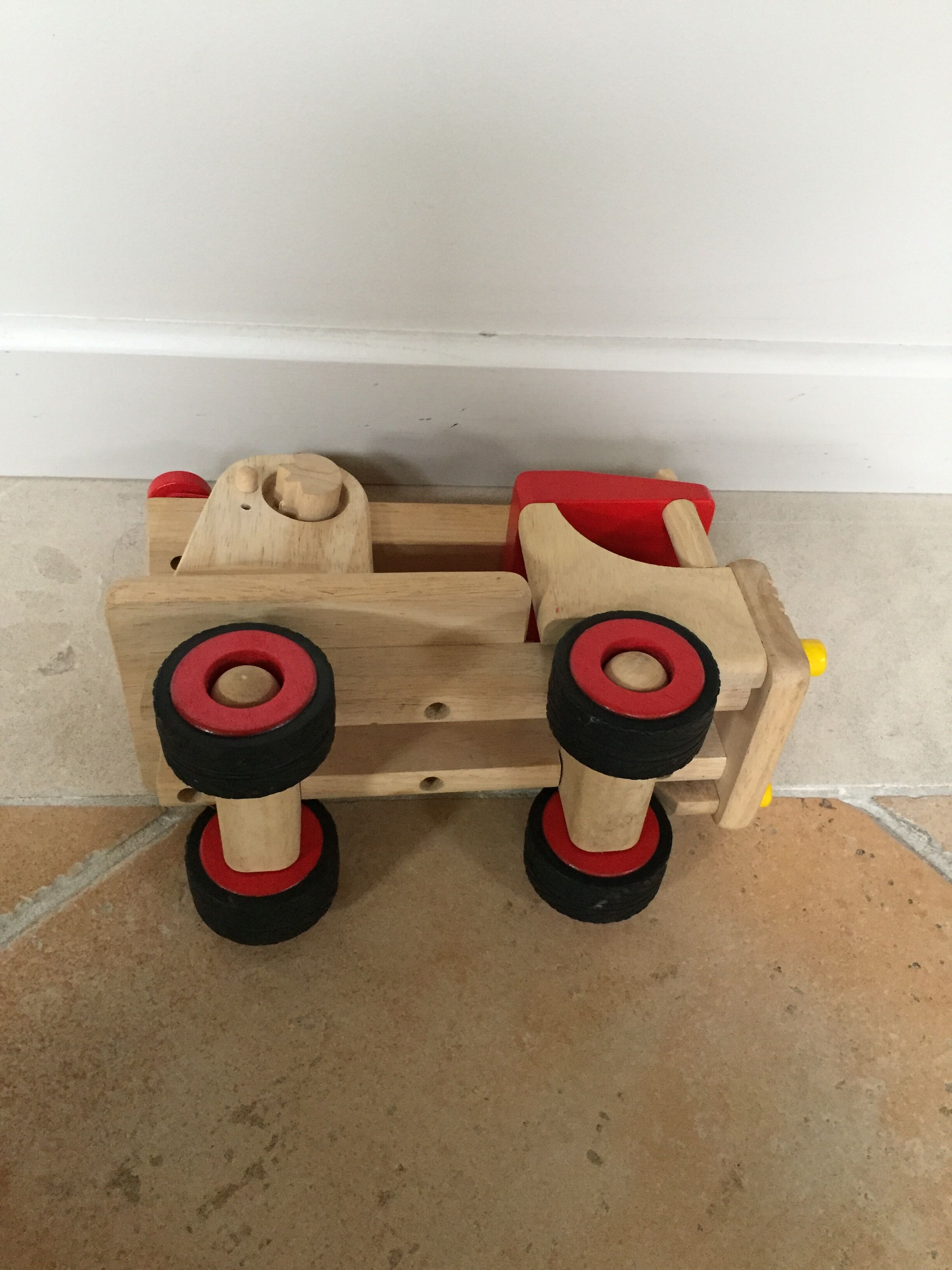 Truck solid wooden crane with lift arm